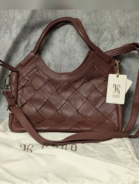 Hobo SMALL HANDLE SATCHEL BERRY. NWT
